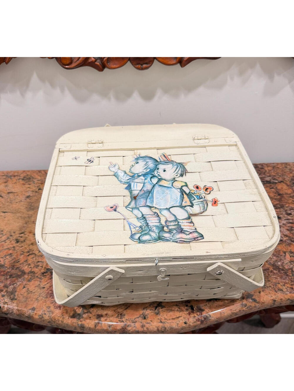 Vintage M.I. Hummel White Woven Picnic Pie Basket - The Henhouse